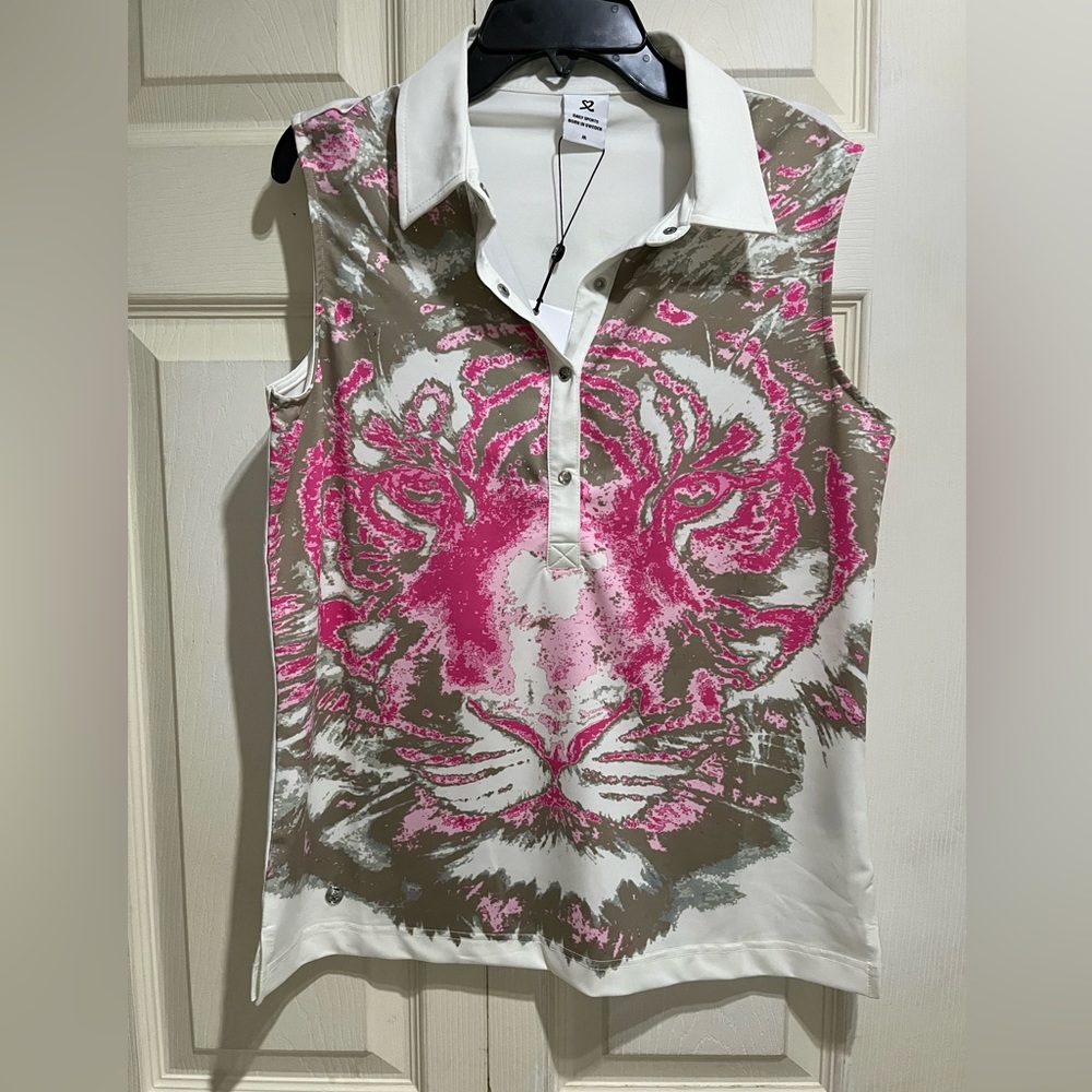 Daily Sports Women’s Sleeveless White/Pink Tan polo in Size Medium